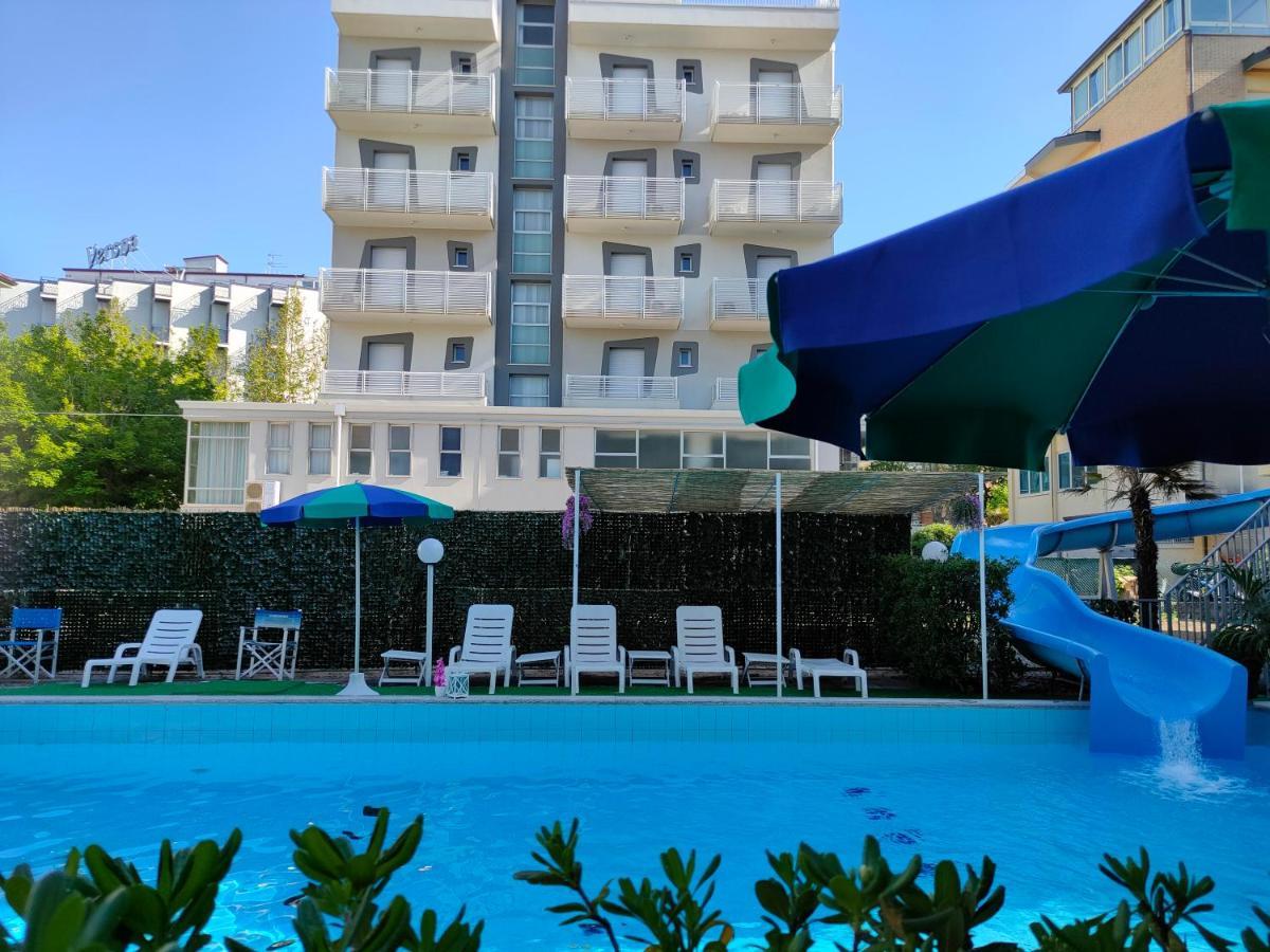 Club Hotel Residence Cesenatico Eksteriør billede