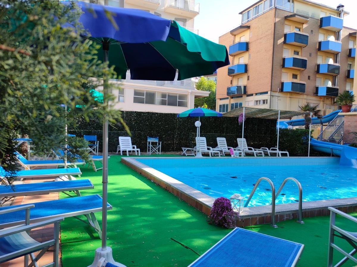 Club Hotel Residence Cesenatico Eksteriør billede