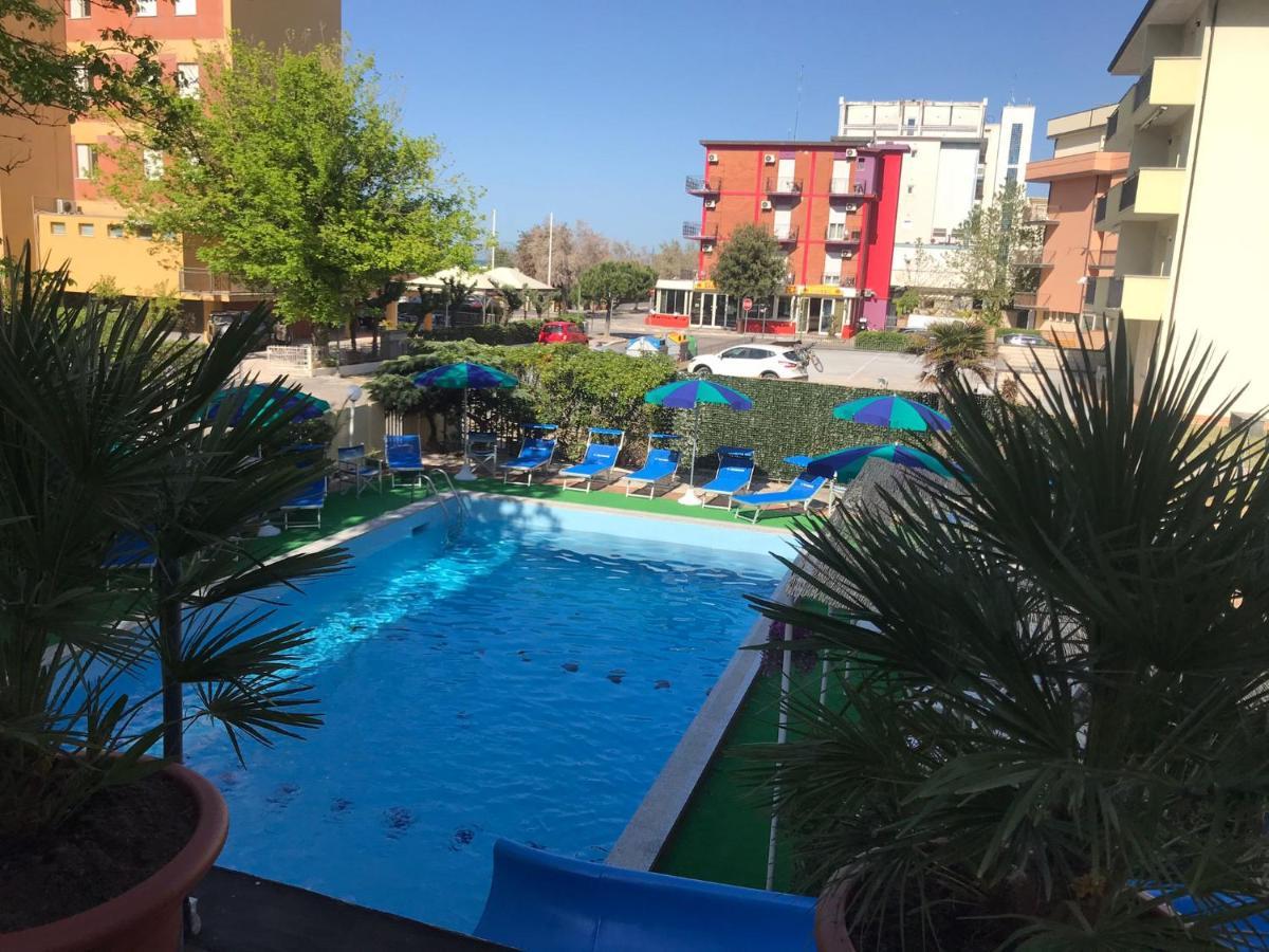 Club Hotel Residence Cesenatico Eksteriør billede