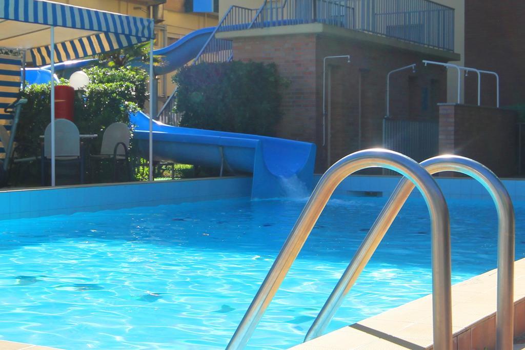 Club Hotel Residence Cesenatico Eksteriør billede