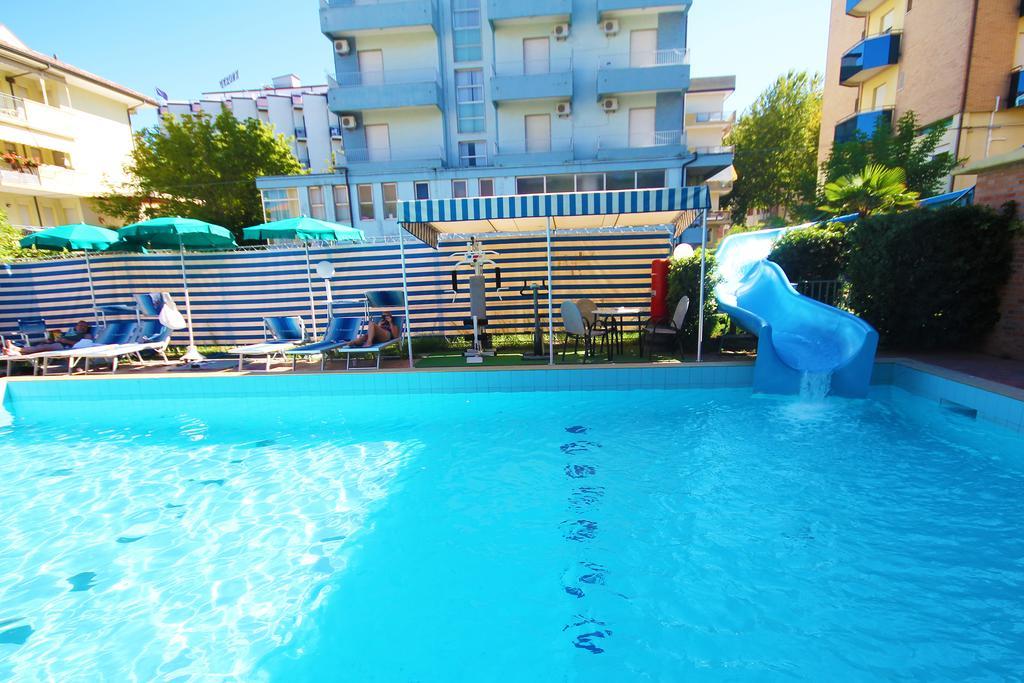 Club Hotel Residence Cesenatico Eksteriør billede